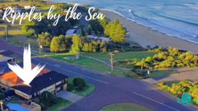 Ripples by the Sea, Caves Beach